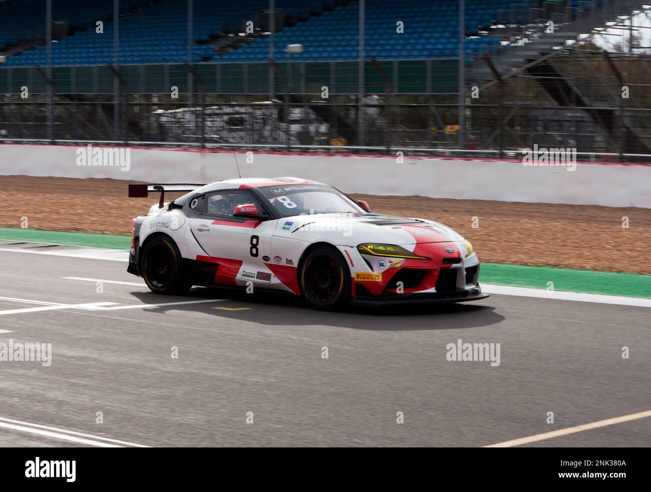 Scott Sport's, 2021, Toyota GR Supra GT4, guidata da Craig Wilkins, in gara nel Masters GT4 Classic Silverstone Challenge Foto Stock