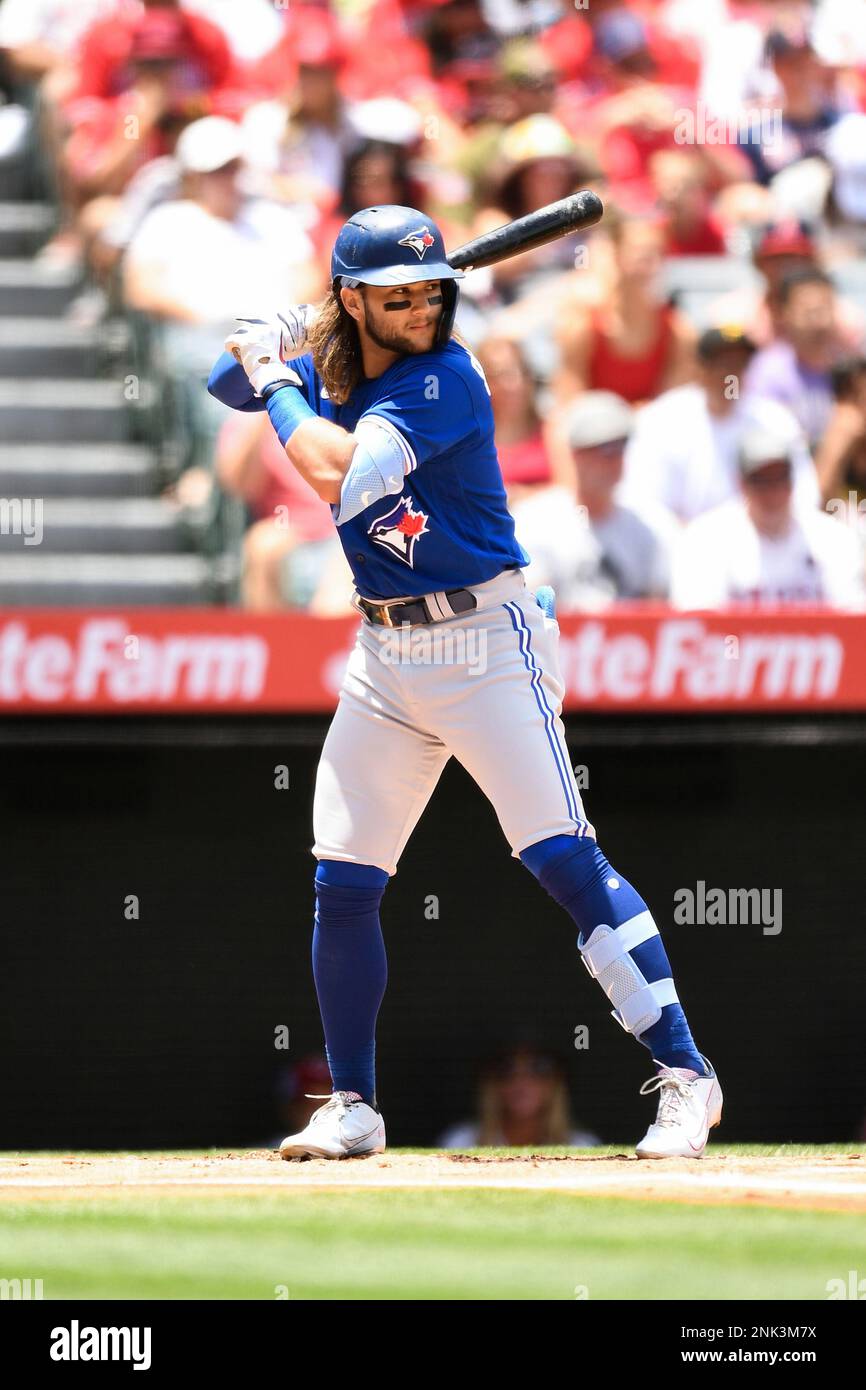 ANAHEIM, CA - MAY 29: Toronto Blue Jays shortstop Bo Bichette (11) at bat during the MLB game between the Toronto Blue Jays and the Los Angeles Angels of Anaheim on May 29, 2022 at Angel Stadium of Anaheim in Anaheim, CA. (Photo by Brian Rothmuller/Icon Sportswire) (Icon Sportswire via AP Images) Foto Stock