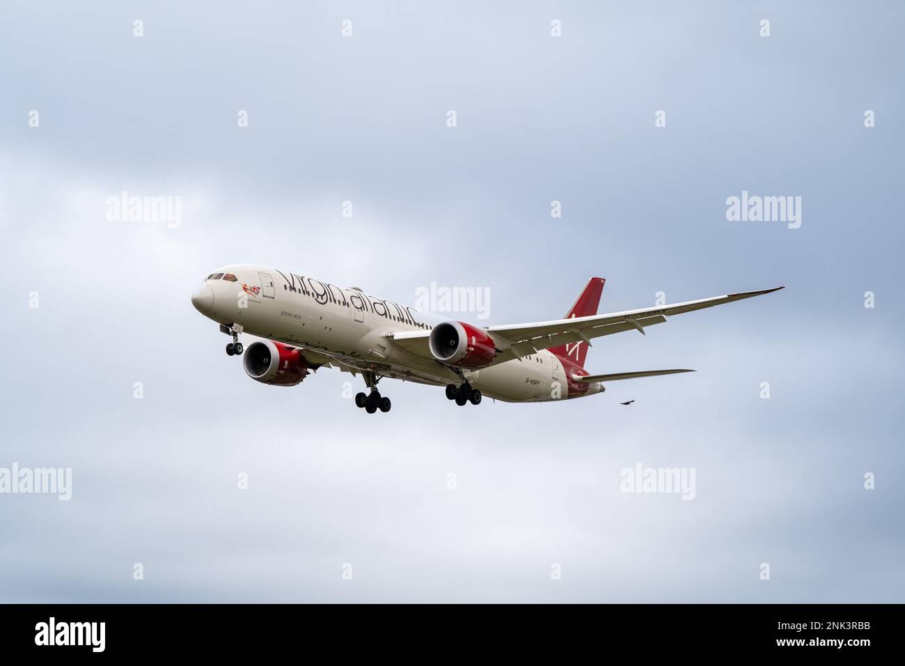 Heathrow, Londra - Febbraio 20th 2023: Virgin Atlantic Final Approach Landing Aeroporto di Heathrow Foto Stock