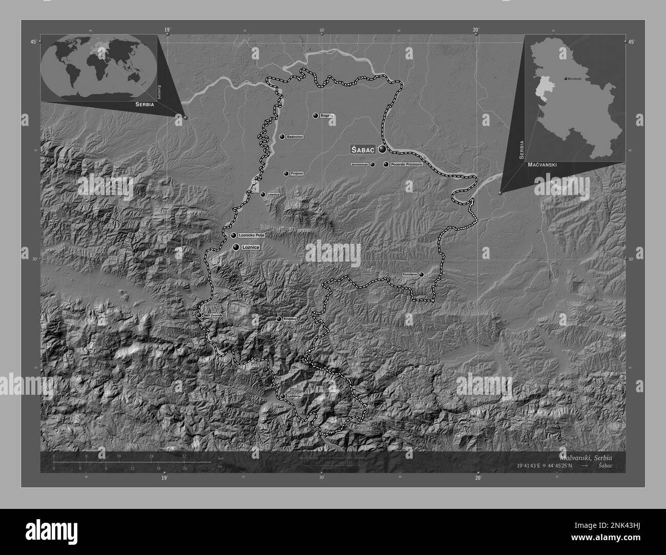 Macvanski, distretto della Serbia. Mappa altimetrica bilivello con laghi e fiumi. Località e nomi delle principali città della regione. Posizione ausiliaria d'angolo Foto Stock