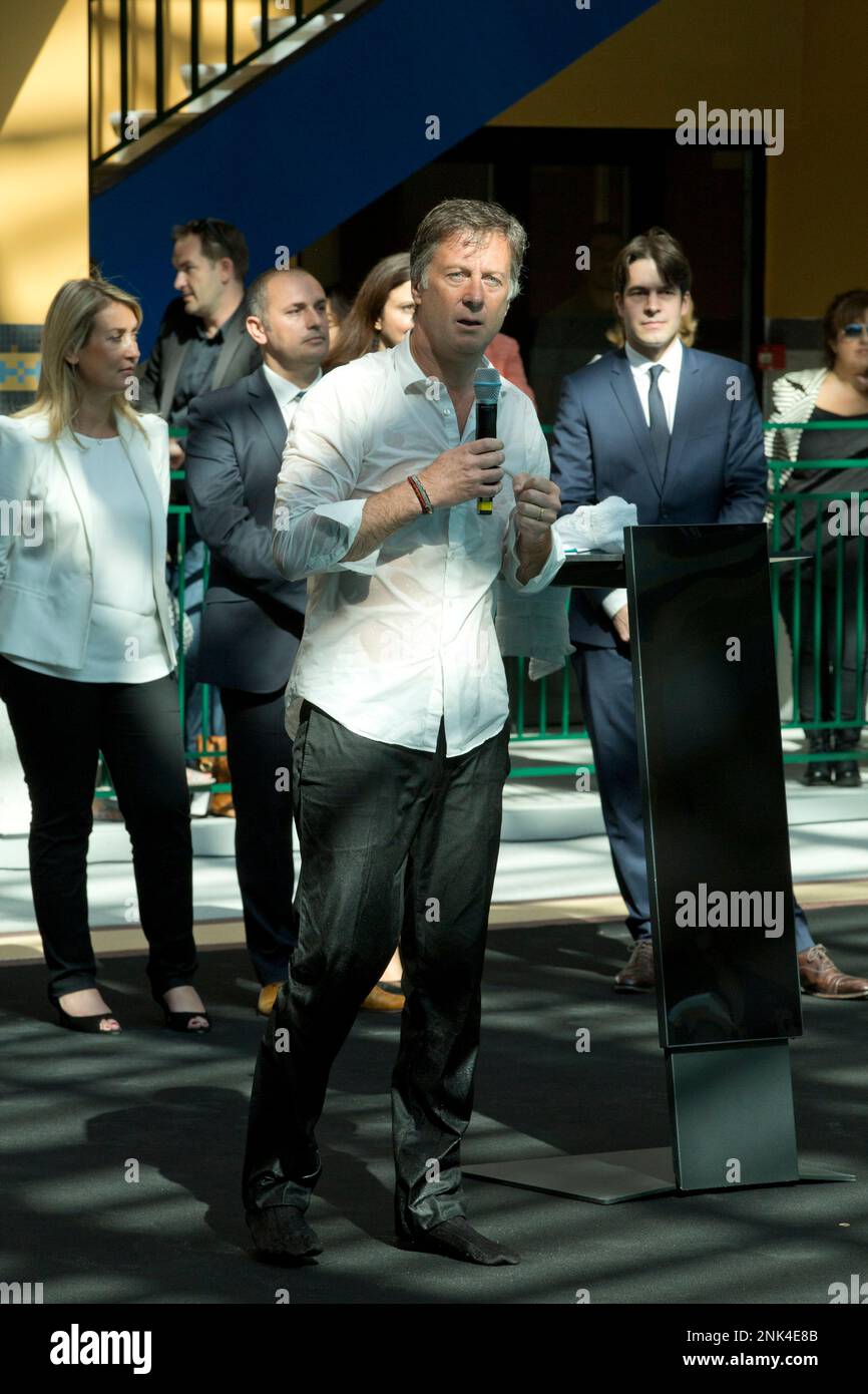 INAUGURAZIONE DELLA PISCINA MOLITOR A PARIGI SEBASTIEN BAZIN ACCOR PRESIDENTE DELLA PISCINA Foto Stock