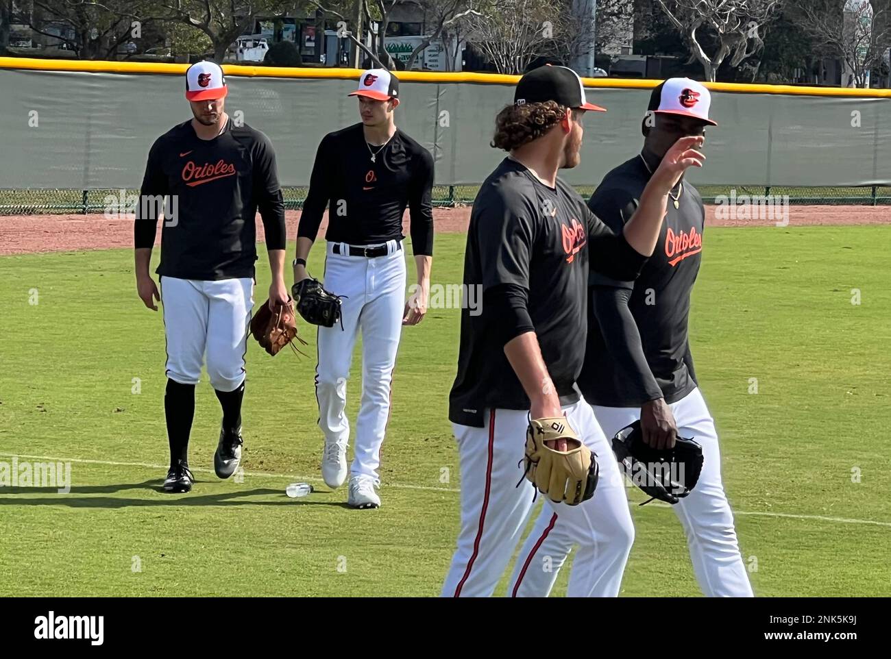 Sarasota, Florida, Stati Uniti. 23rd Feb, 2023. Giocatori all'allenamento primaverile di Baltimora Orioles allo stadio ed Smith di Sarasota, Florida, il 23 febbraio 2023. Credit: Mp99/Media Punch/Alamy Live News Foto Stock