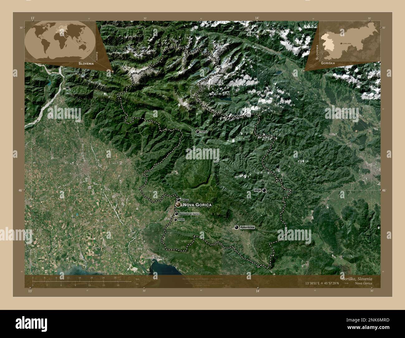Goriska, regione statistica della Slovenia. Mappa satellitare a bassa risoluzione. Località e nomi delle principali città della regione. Posizione ausiliaria angolo ma Foto Stock