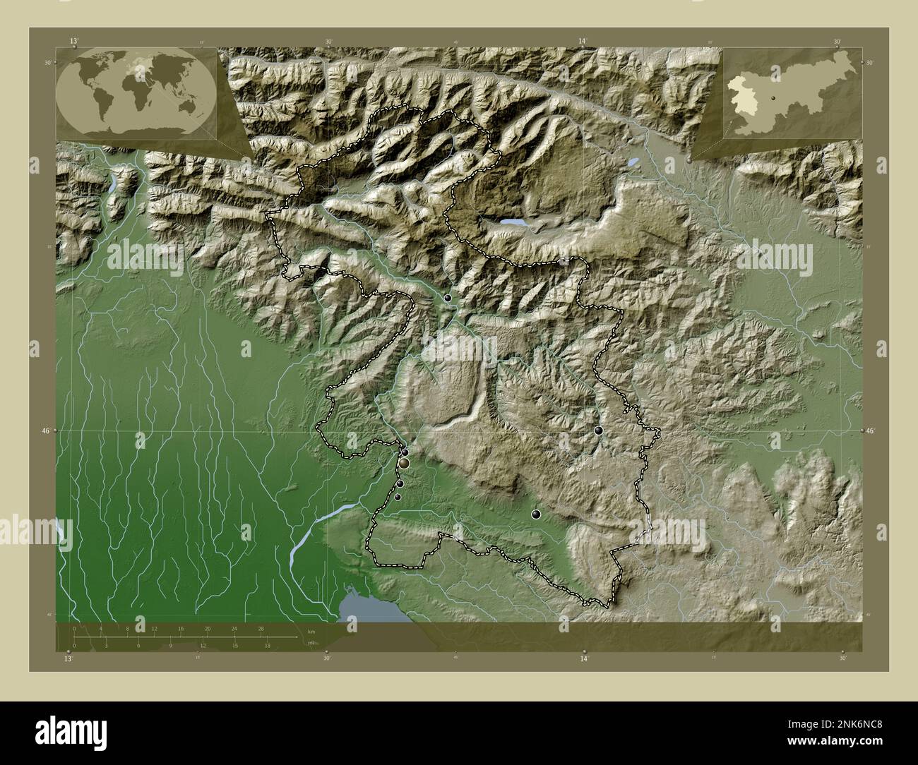 Goriska, regione statistica della Slovenia. Mappa dell'altitudine colorata in stile wiki con laghi e fiumi. Posizioni delle principali città della regione. Angolo au Foto Stock