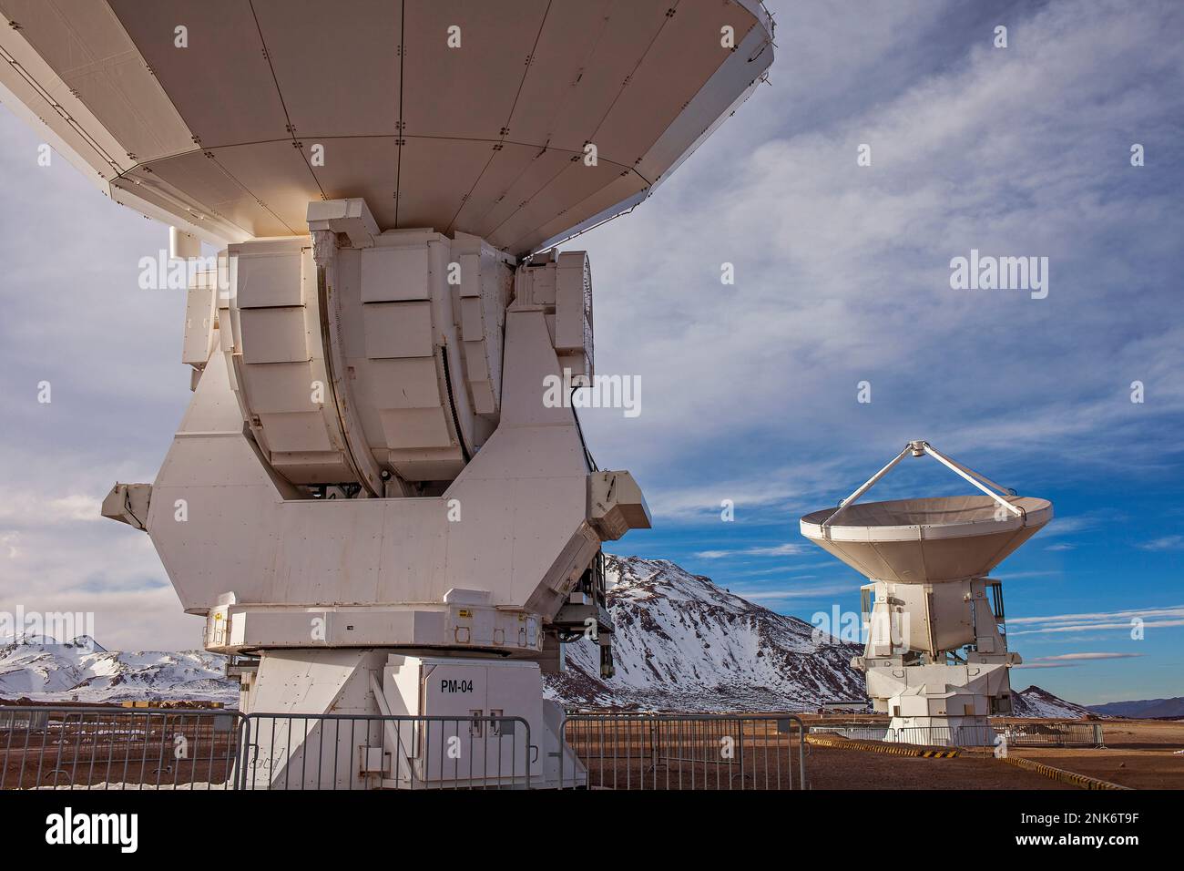 ALMA observatory, antenne nella piana di Chajnantor, 5000 metri di altitudine,operazioni Array sito (AOS), il deserto di Atacama. Region de Antofagasta. Cile Foto Stock