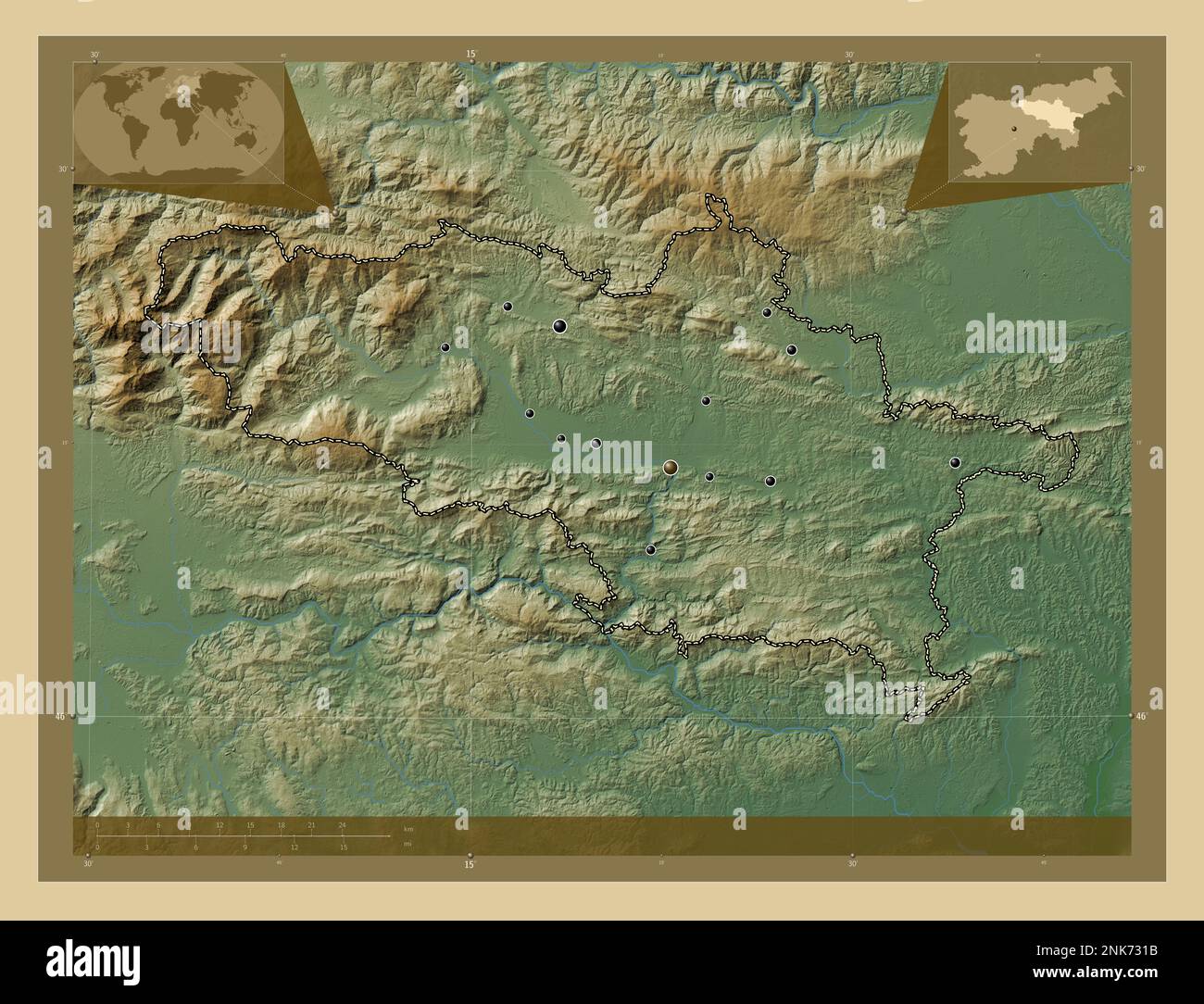 Savinjska, regione statistica della Slovenia. Mappa di altitudine colorata con laghi e fiumi. Posizioni delle principali città della regione. Posizione ausiliaria d'angolo Foto Stock