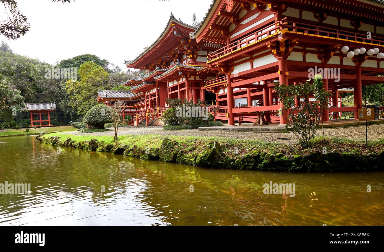 Kahaluu, Oahu, Hawaii, USA - 7 febbraio 2023: Byodo-in Temple, un tempio buddista non denominazionale su Oahu è una replica di un antico Templ giapponese Foto Stock