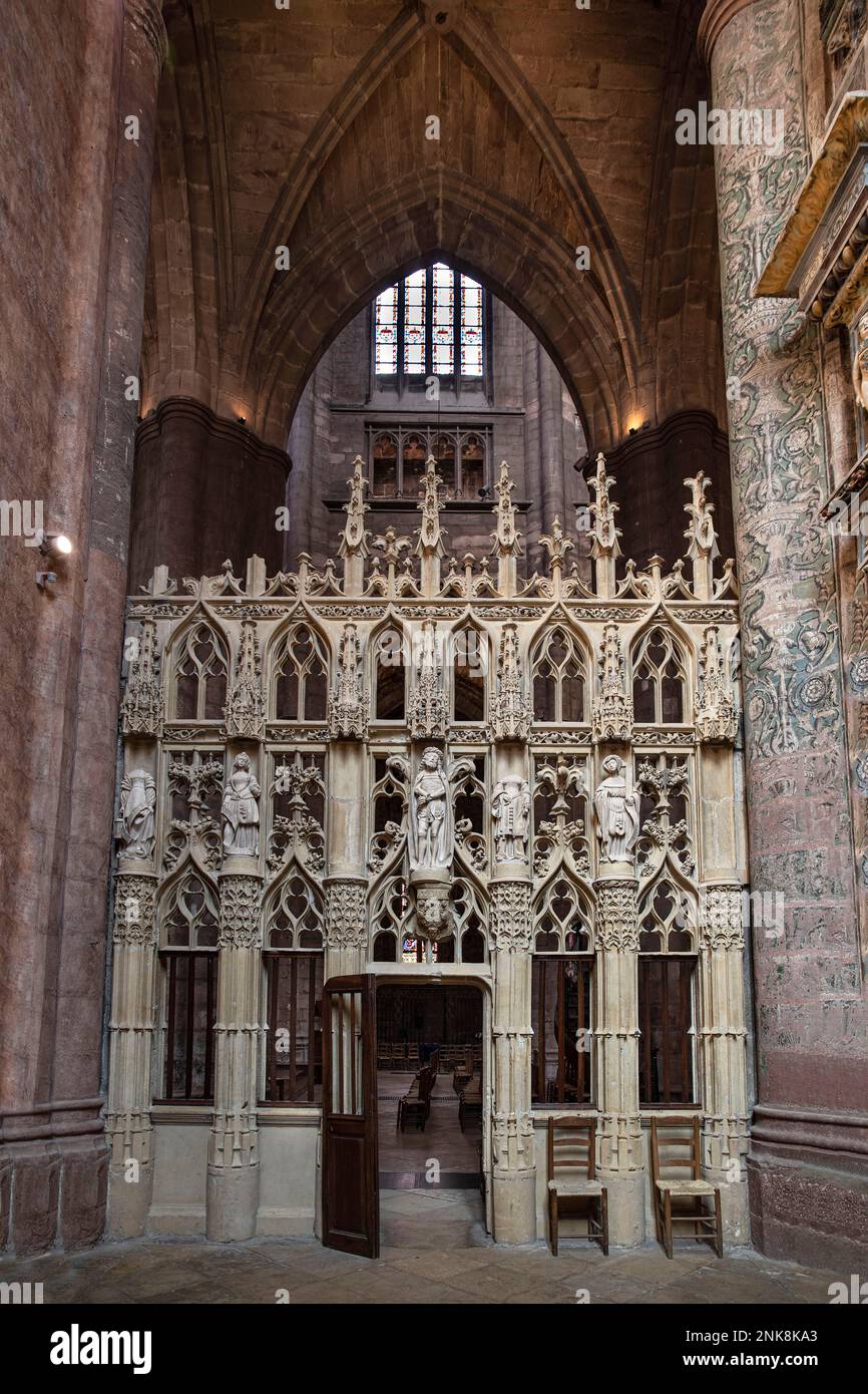 Scultura all'interno della cattedrale di Rodez in Francia Foto Stock