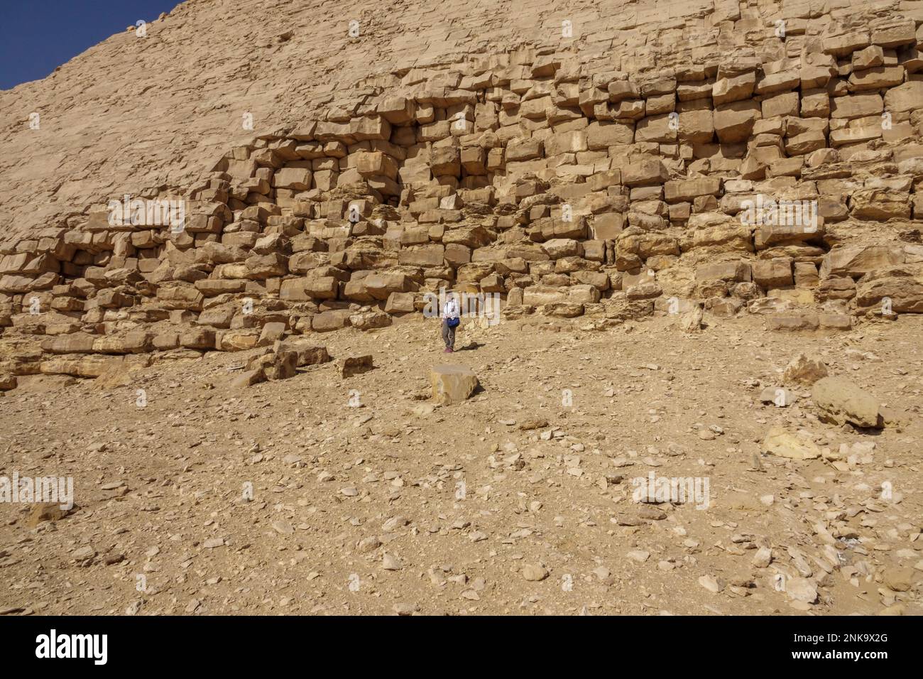 Primo piano della struttura della piramide piegata a Dahshur, basso Egitto Foto Stock