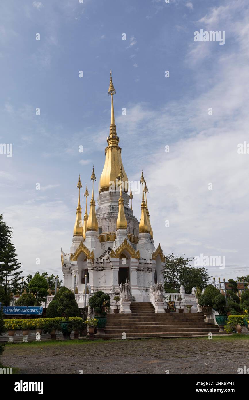 Tempio Wat Tham Khuha Sawan vicino al fiume Mekong, Khong Chiam, Isaan, Thailandia Foto Stock