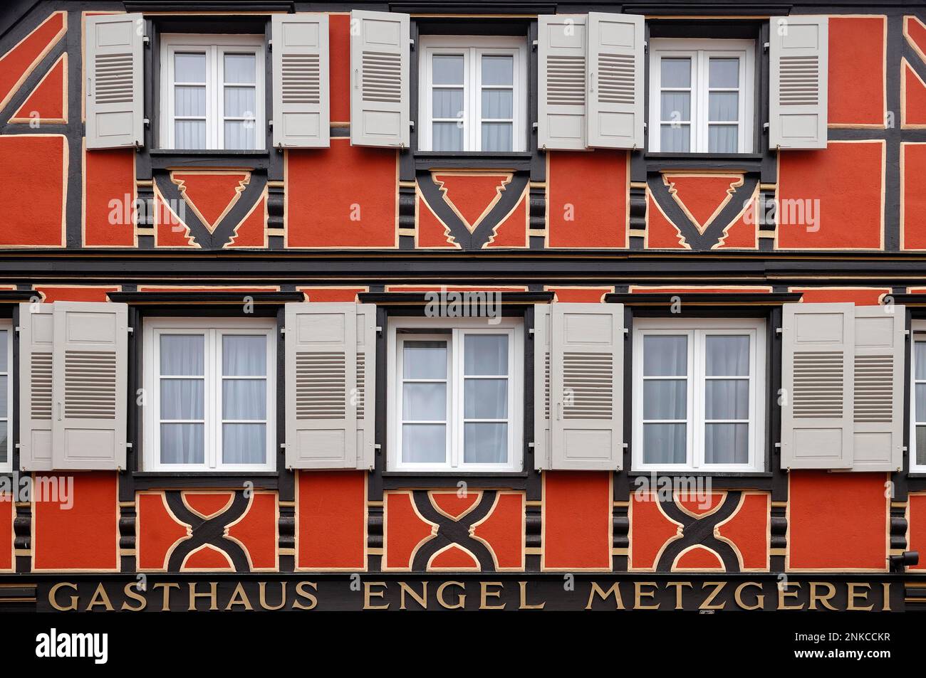 Vista dettagliata di una storica casa a graticcio da Gasthof Engel, Gengenbach, Baden-Wuerttemberg, Germania Foto Stock