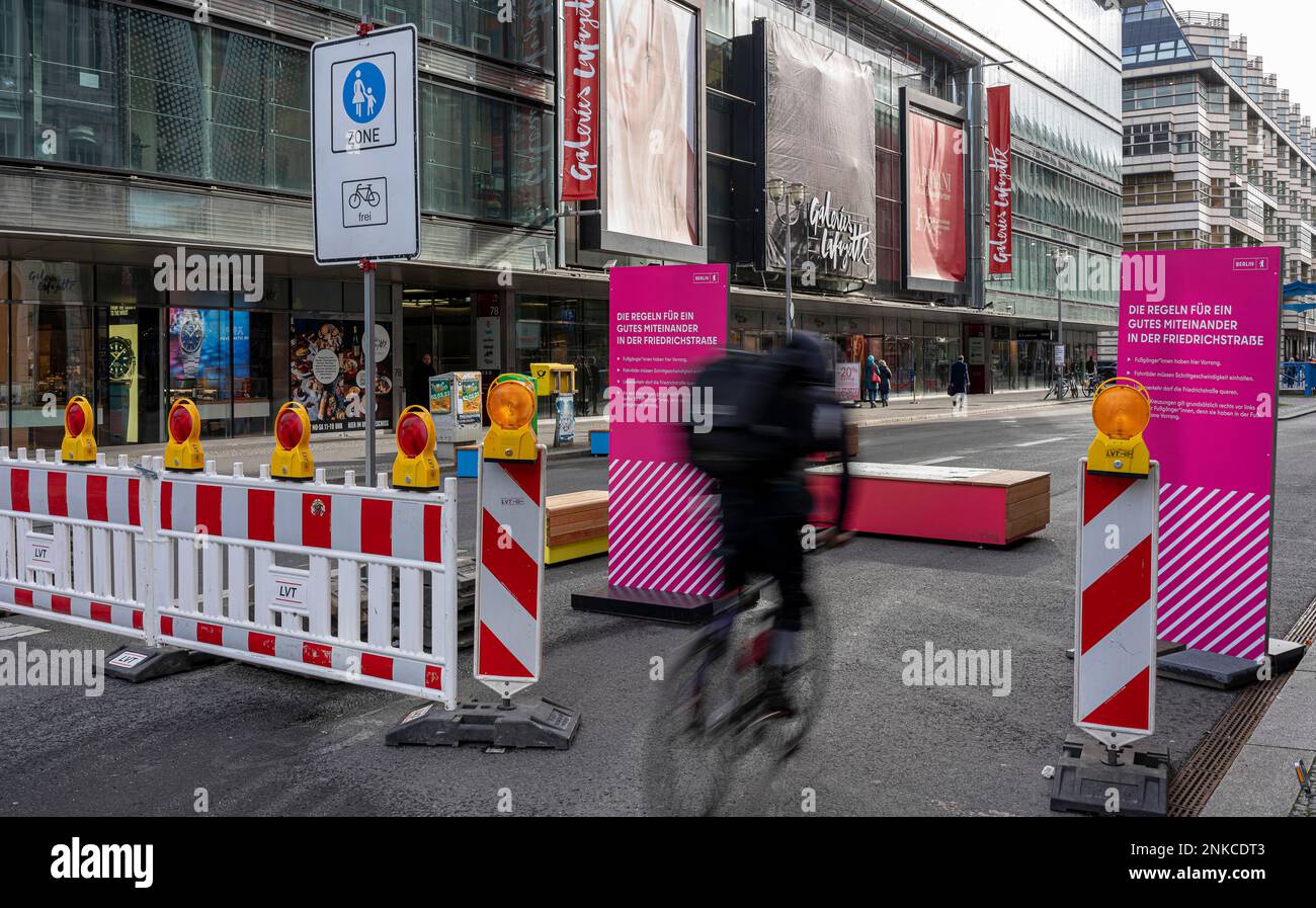 Fahrradstrasse, controverso progetto di traffico di Berlino a Friedrichstrasse, Berlino, Germania Foto Stock