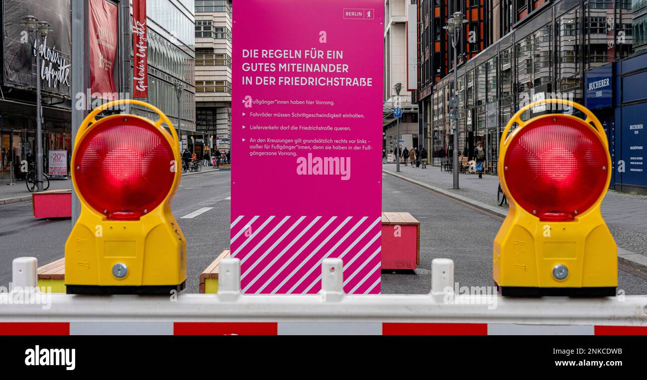 Fahrradstrasse, controverso progetto di traffico di Berlino a Friedrichstrasse, Berlino, Germania Foto Stock