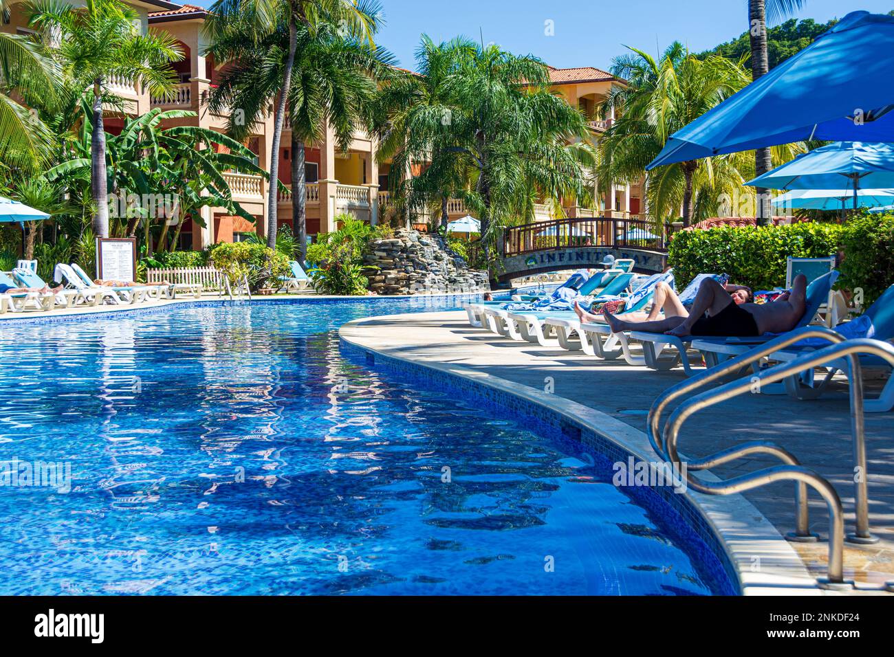 Un angolo piscina dell'Infinity Bay Hotel, Roatan, Honduras. Foto Stock