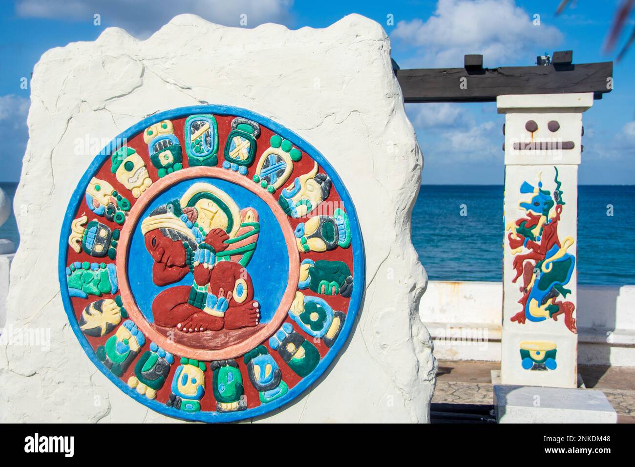 Arte raffigurante il simbolismo indigeno e lo stile di vita, Cozumel, Messico. Foto Stock