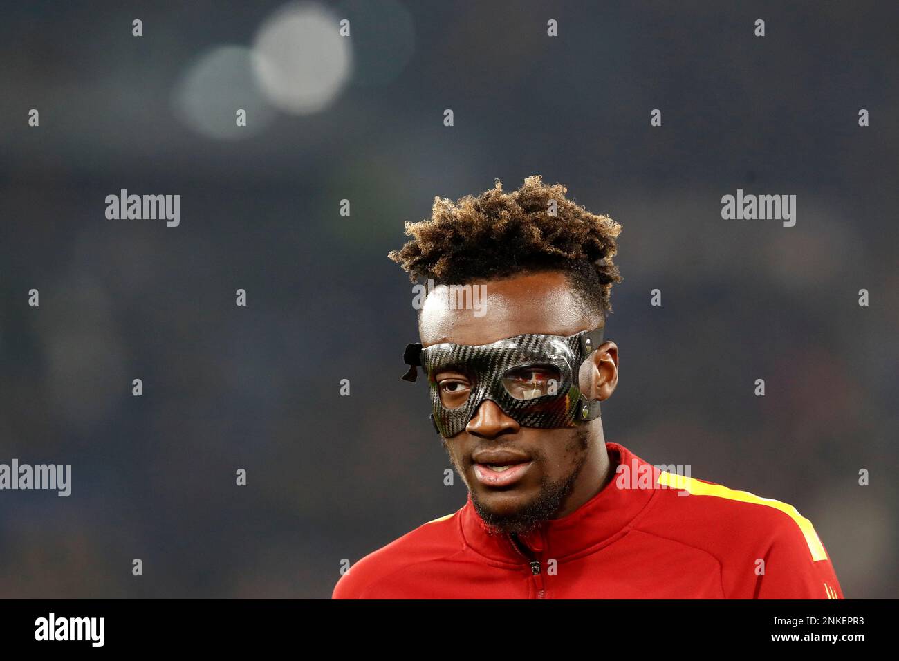 Roma, Italia. 23rd Feb, 2023. Tammy Abraham, di AS Roma, si scalda prima dell'inizio della partita di calcio della UEFA Europa League tra Roma e Salisburgo allo stadio olimpico di RomeÕs, il 23 febbraio 2023. Roma ha vinto 2-0 per partecipare al round del 16. Credit: Riccardo De Luca - Update Images/Alamy Live News Foto Stock