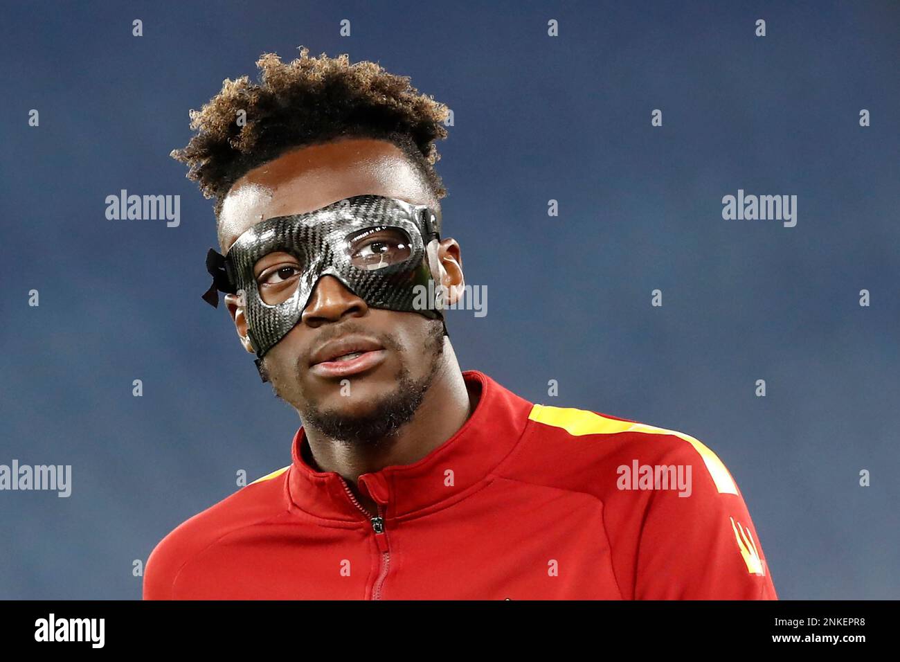 Roma, Italia. 23rd Feb, 2023. Tammy Abraham, di AS Roma, si scalda prima dell'inizio della partita di calcio della UEFA Europa League tra Roma e Salisburgo allo stadio olimpico di RomeÕs, il 23 febbraio 2023. Roma ha vinto 2-0 per partecipare al round del 16. Credit: Riccardo De Luca - Update Images/Alamy Live News Foto Stock