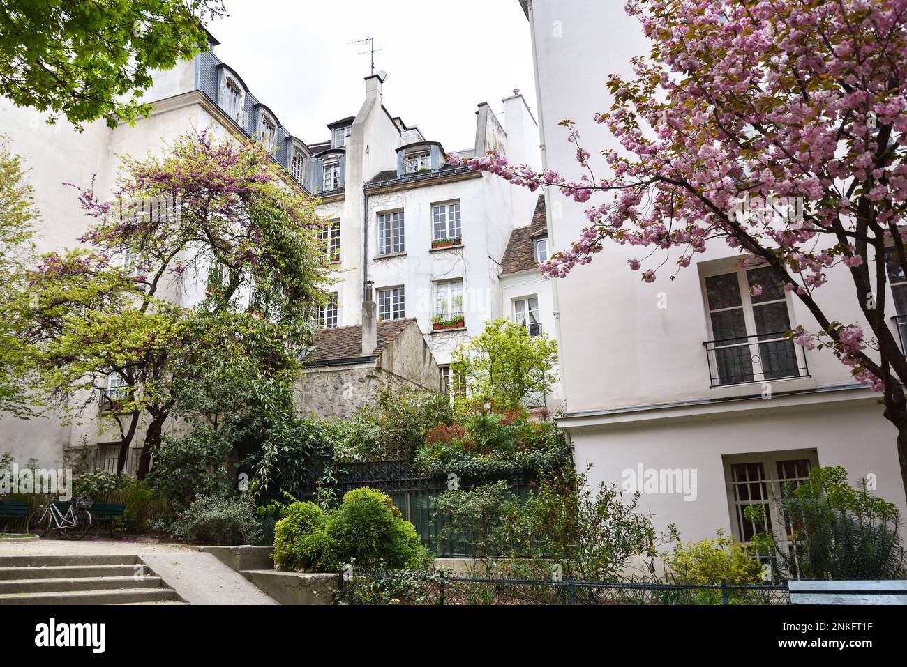 Piccola piazza, Parco nel quartiere Latino, Parigi, Francia Foto Stock