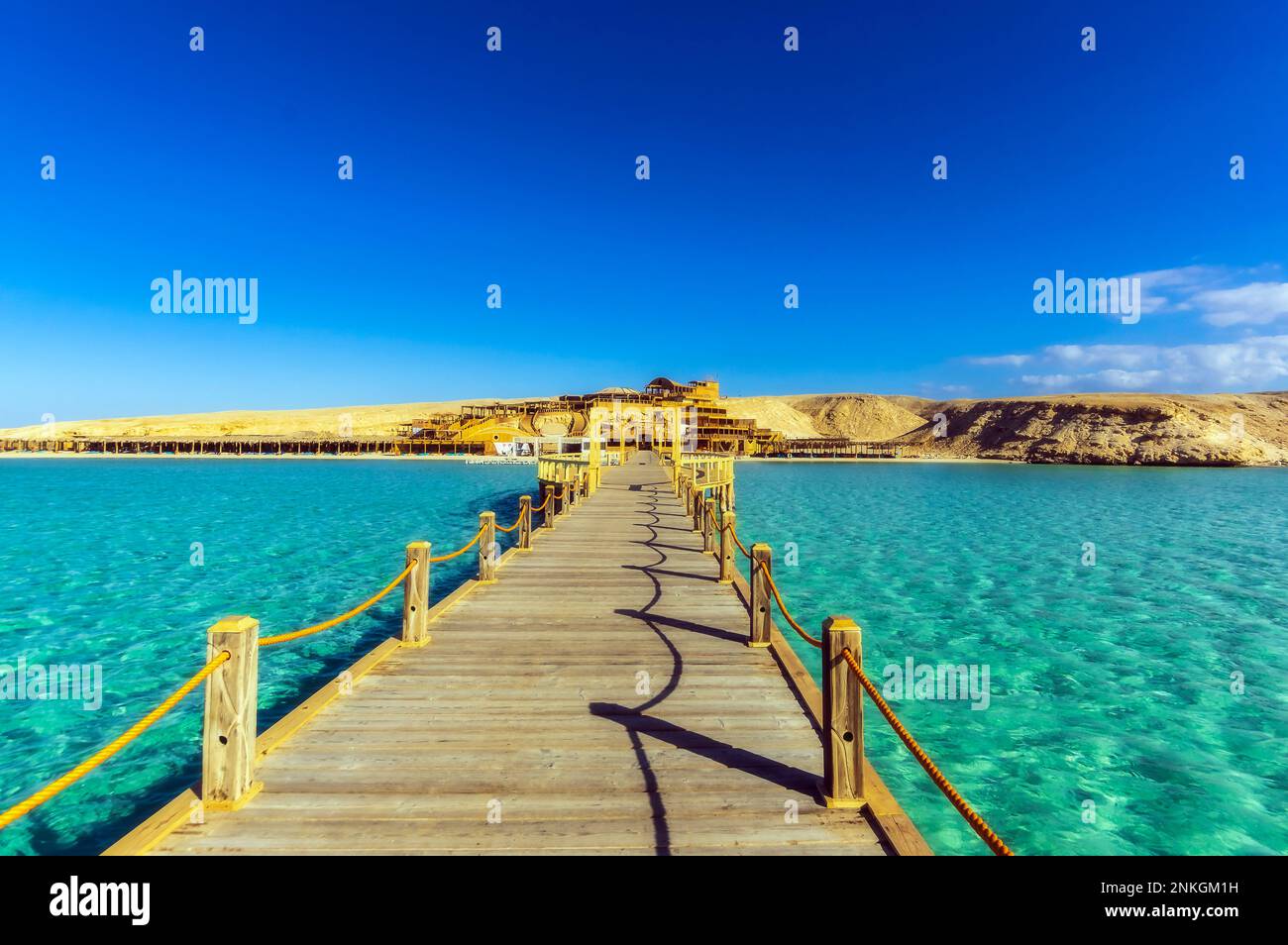 Egitto, Governatorato del Mar Rosso, Hurghada, Vista del molo vuoto di Orange Bay in estate Foto Stock