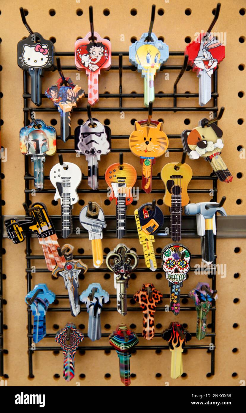Uncut key blanks are displayed on a wall at the temporary Papenhausen Hardware store on West Portal Avenue in San Francisco, Calif. on Tuesday, Jan. 22, 2019. The pop-up store is open just a few doors down from its original location, which is being rebuilt after a fire gutted the store one year ago and will reopen in a few months. (Paul Chinn/San Francisco Chronicle via AP) Foto Stock