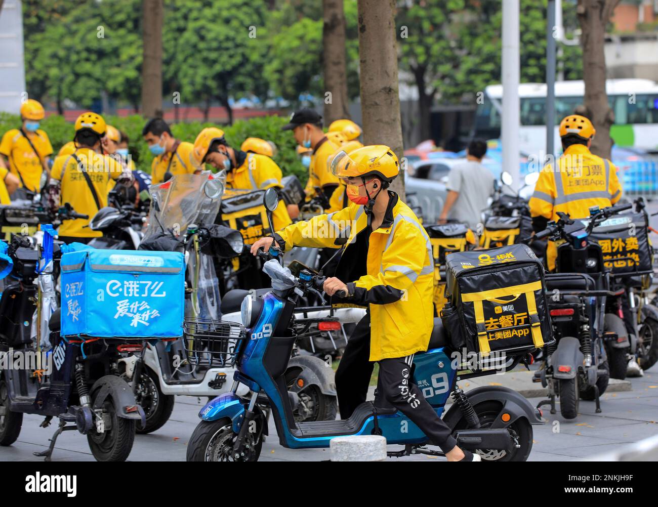 Deliverymen of Meituan, China's biggest lifestyle O2O service provider ...