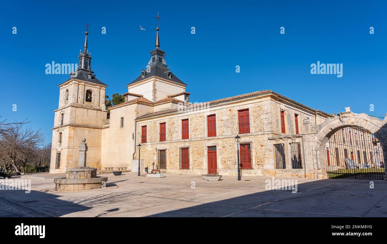 Palazzo, chiesa e complesso monumentale della città turistica di Nuevo Baztan a Madrid. Foto Stock