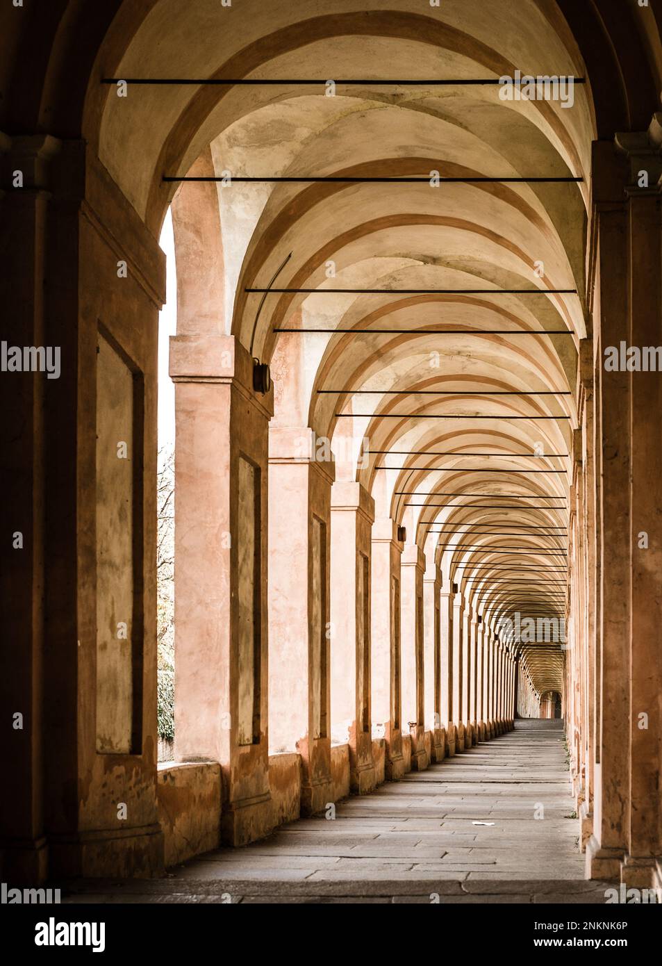 Bologna, Italia. Il famoso portico di San Luca: Il portico più lungo del mondo. Foto Stock