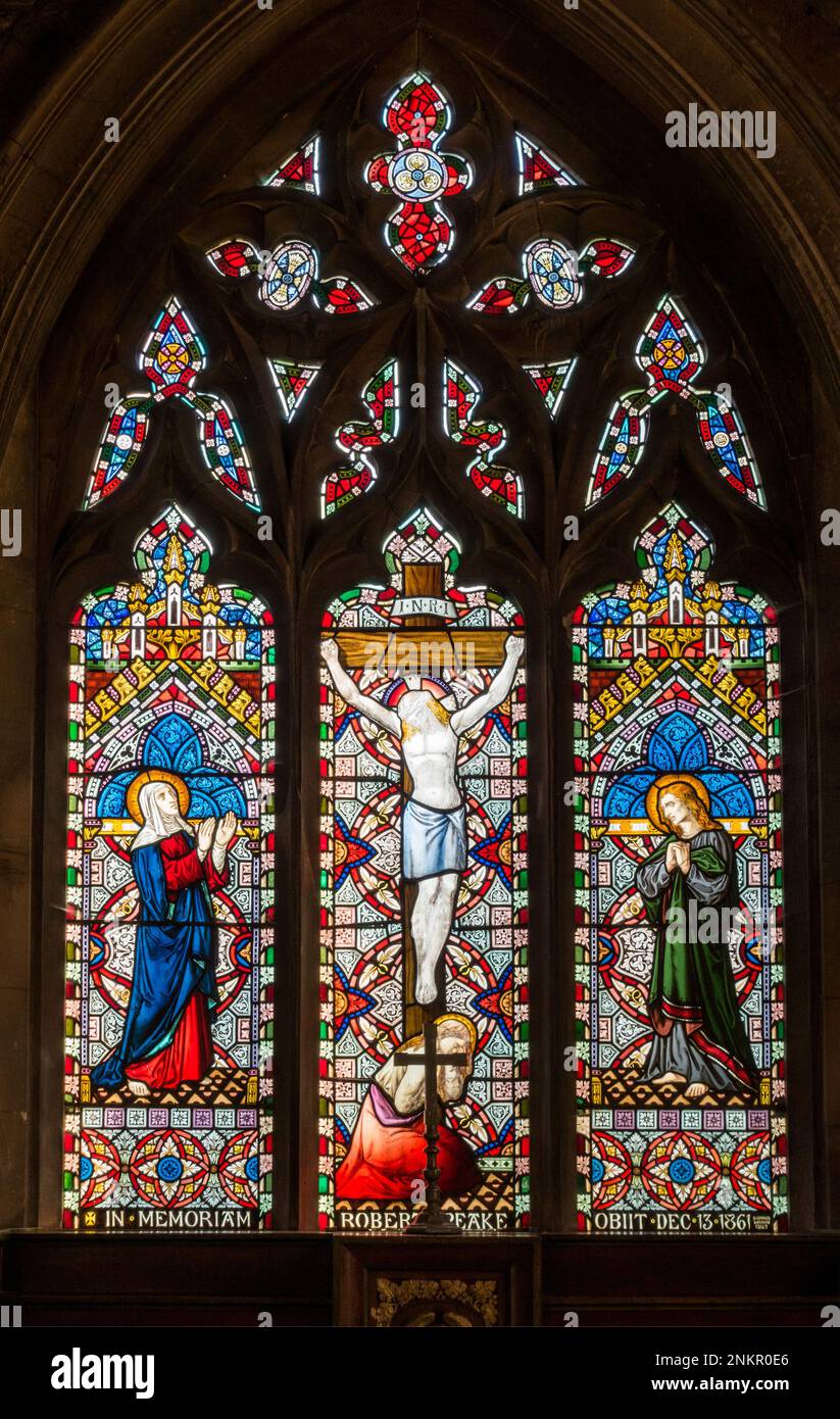 Vetrate raffiguranti la crocifissione di Gesù Cristo, Chiesa di St Marys, Burrough on the Hill, Leicestershire, Inghilterra, Regno Unito Foto Stock