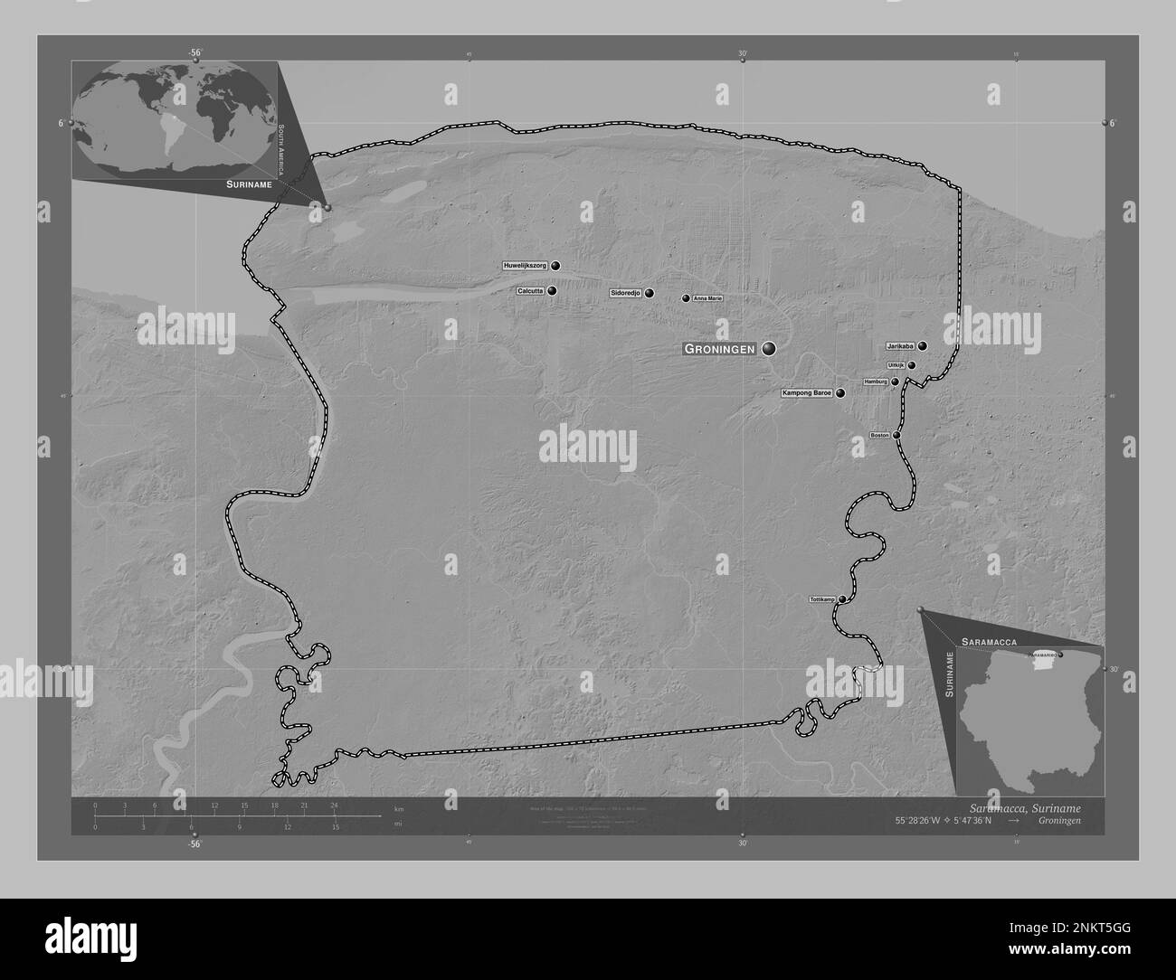 Saramacca, distretto del Suriname. Mappa in scala di grigi con laghi e fiumi. Località e nomi delle principali città della regione. Angolo ausiliario basso Foto Stock