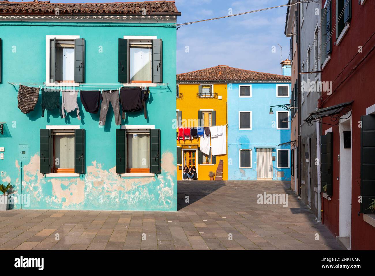 Casa multicolore a Burano, vicino Venezia Foto Stock