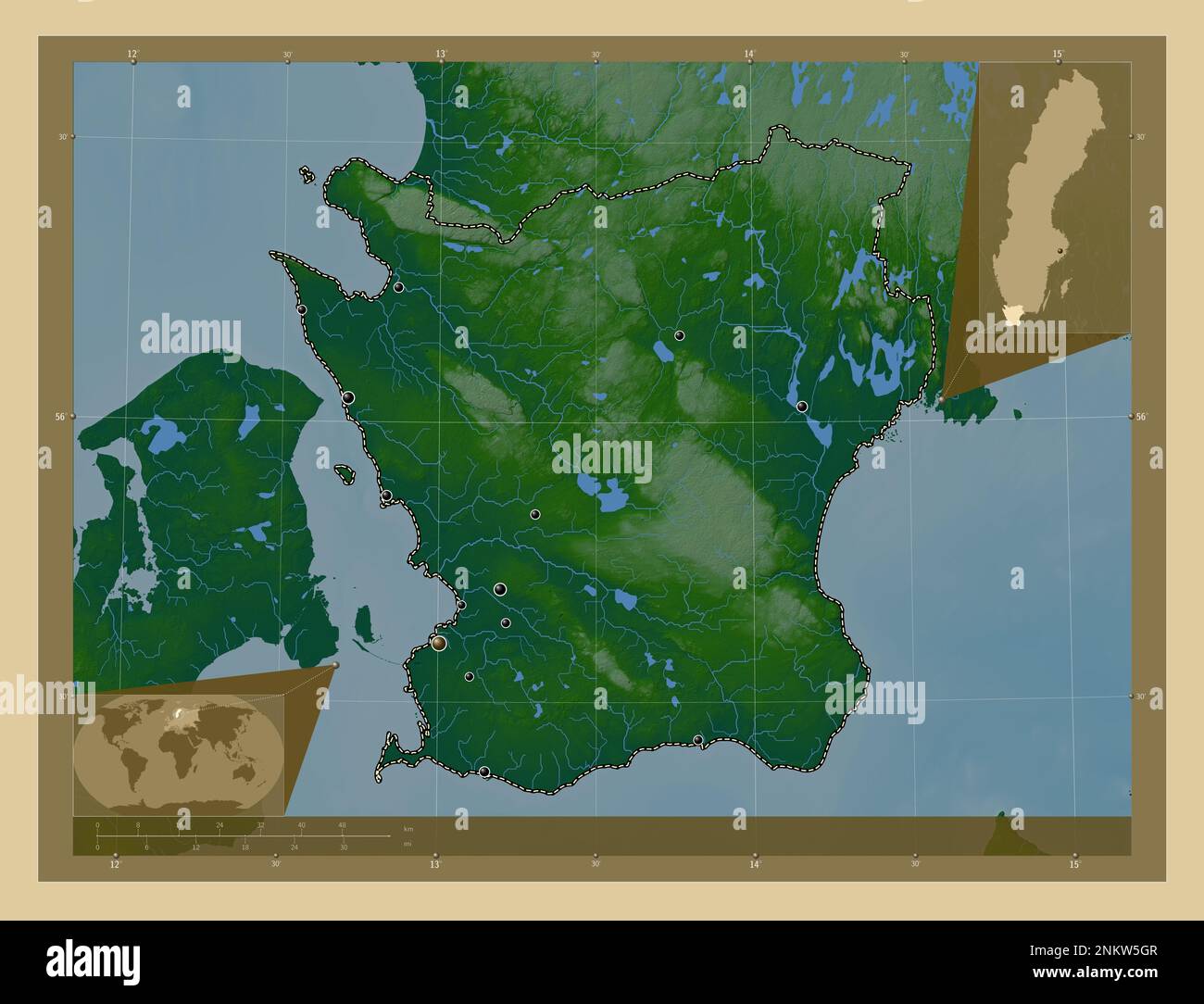 Skane, contea della Svezia. Mappa di altitudine colorata con laghi e