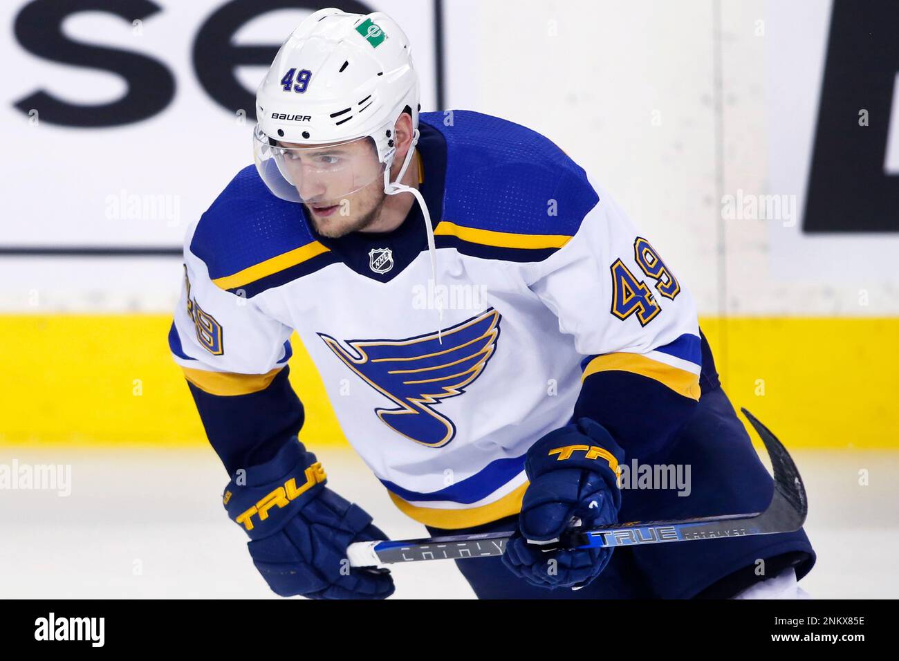 NHL profile photo on St. Louis Blues player Ivan Barbashev, from Russia, at a game against the Calgary Flames in Calgary, Alta. on Jan. 24, 2022. (Larry MacDougal via AP) Foto Stock
