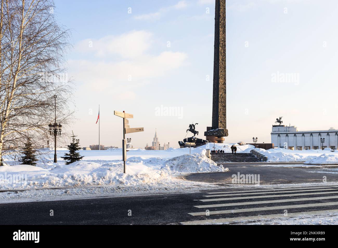 Mosca, Russia - 22 febbraio 2023: Il Monumento della Vittoria in Piazza Pobediteley nel Parco commemorativo della Vittoria a Poklonnaya Gora in inverno. È stato eretto io Foto Stock