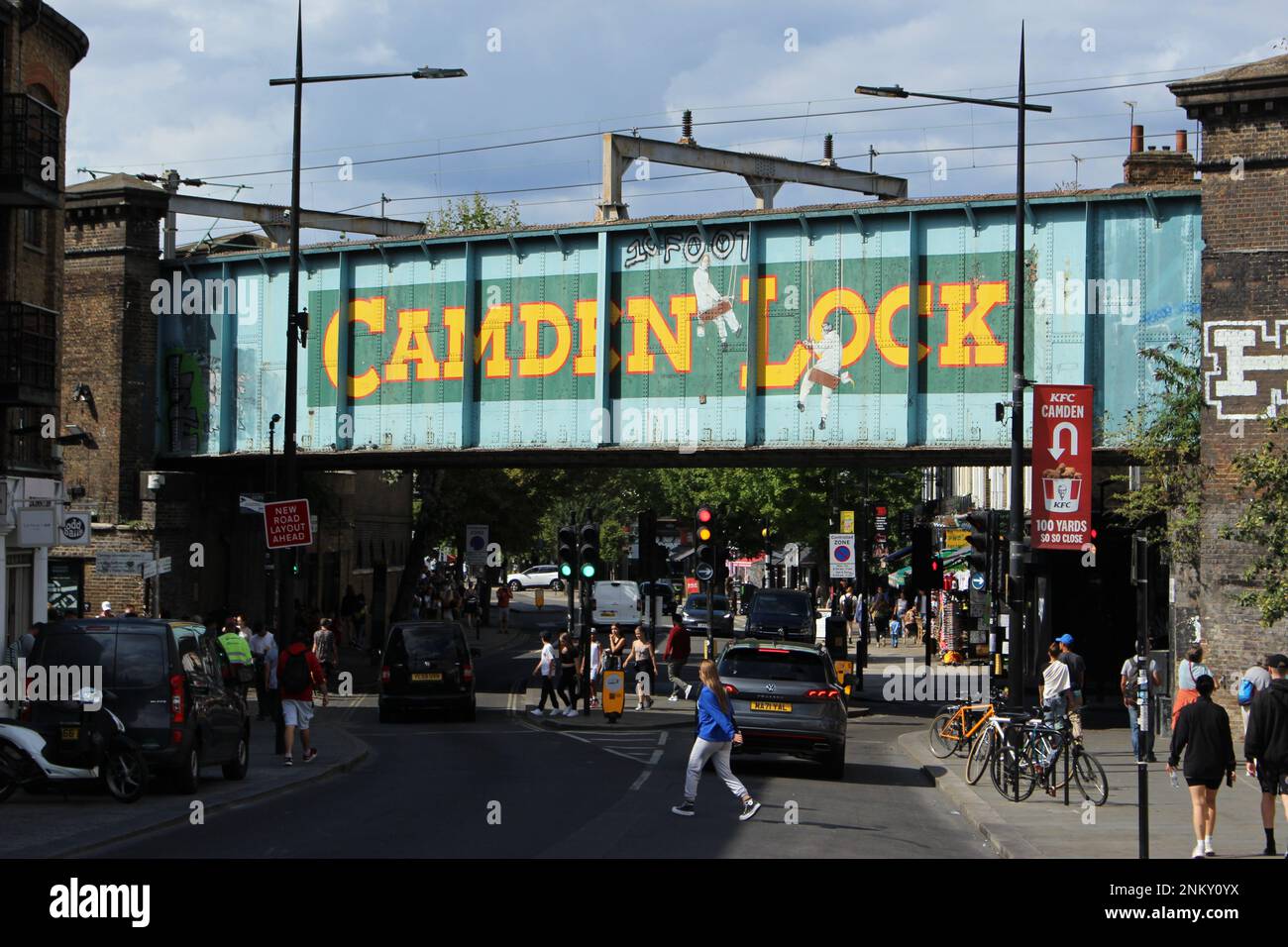 Il ponte ferroviario Camden Lock è vicino a Camden Market, High Street, Camden Town, Londra. Foto Stock