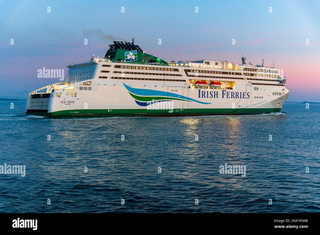 W.B. Yeats è un traghetto irlandese attraverso la Manica gestito da Irish Ferries. Foto Stock