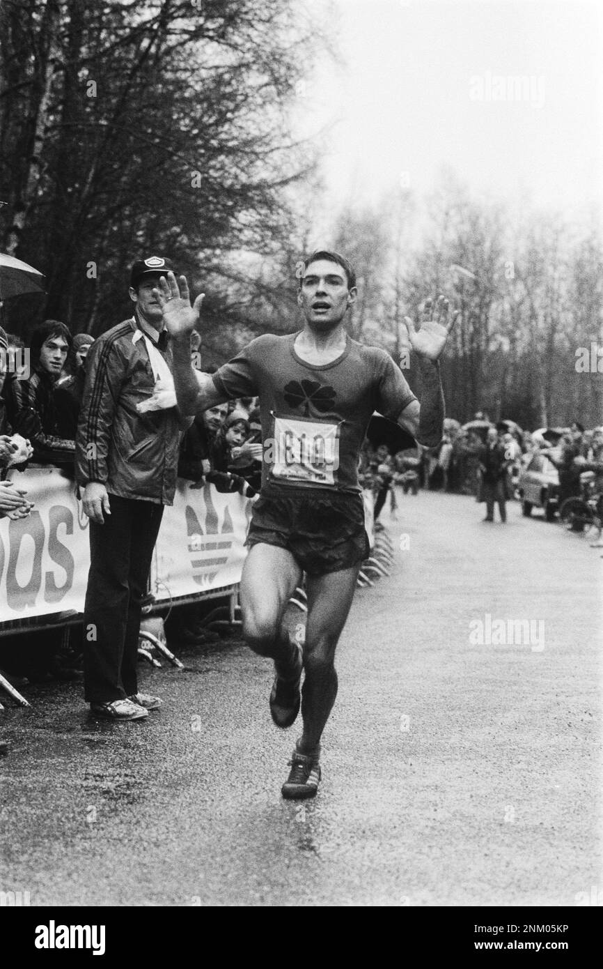 Storia dei Paesi Bassi: Maratona di metà inverno ad Apeldoorn; Cor Friend finisce ca. Febbraio 2, 1980 Foto Stock