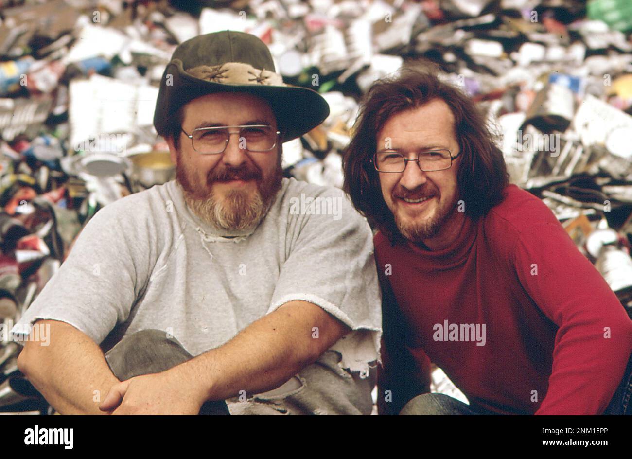 1970s Stati Uniti: Lee Calvill e Larry Hurst hanno organizzato studenti della scuola elementare Alameda per raccogliere 8.000 libbre di lattine. Il denaro è stato raccolto per inviare 8th classificatori in un viaggio a Washington D.C. ca. 1972 Foto Stock
