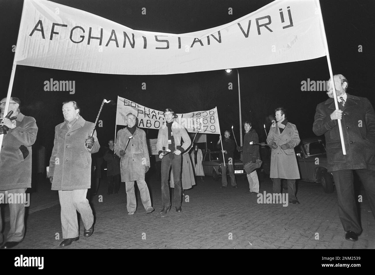Paesi Bassi Storia: I partiti politici dimostrano di fronte all'ambasciata russa a causa dell'invasione dell'Afghanistan ca. Gennaio 10, 1980 Foto Stock