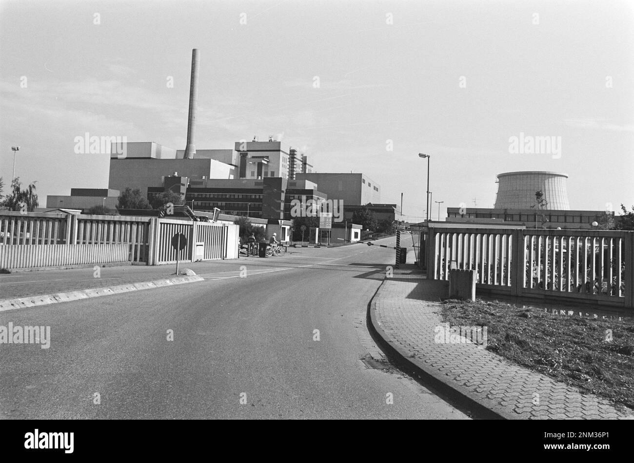 Reattore nucleare esterno ad allevamento rapido raffreddato a sodio in Kalkar Germania a causa dell'avvicinarsi del completamento ca. 1985 Foto Stock