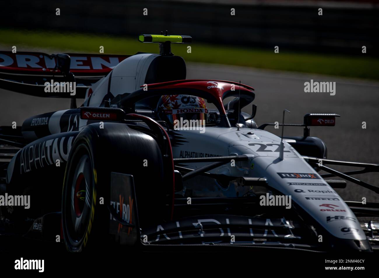 CIRCUITO INTERNAZIONALE BAHRAIN, BAHRAIN - 24 FEBBRAIO: Yuki Tsunoda, Scuderia AlphaTauri AT04 durante i test del Bahrain al Bahrain International Circuit il 24 febbraio 2023 a Sakhir, Bahrain. (Foto di Michael Potts/BSR Agency) Foto Stock