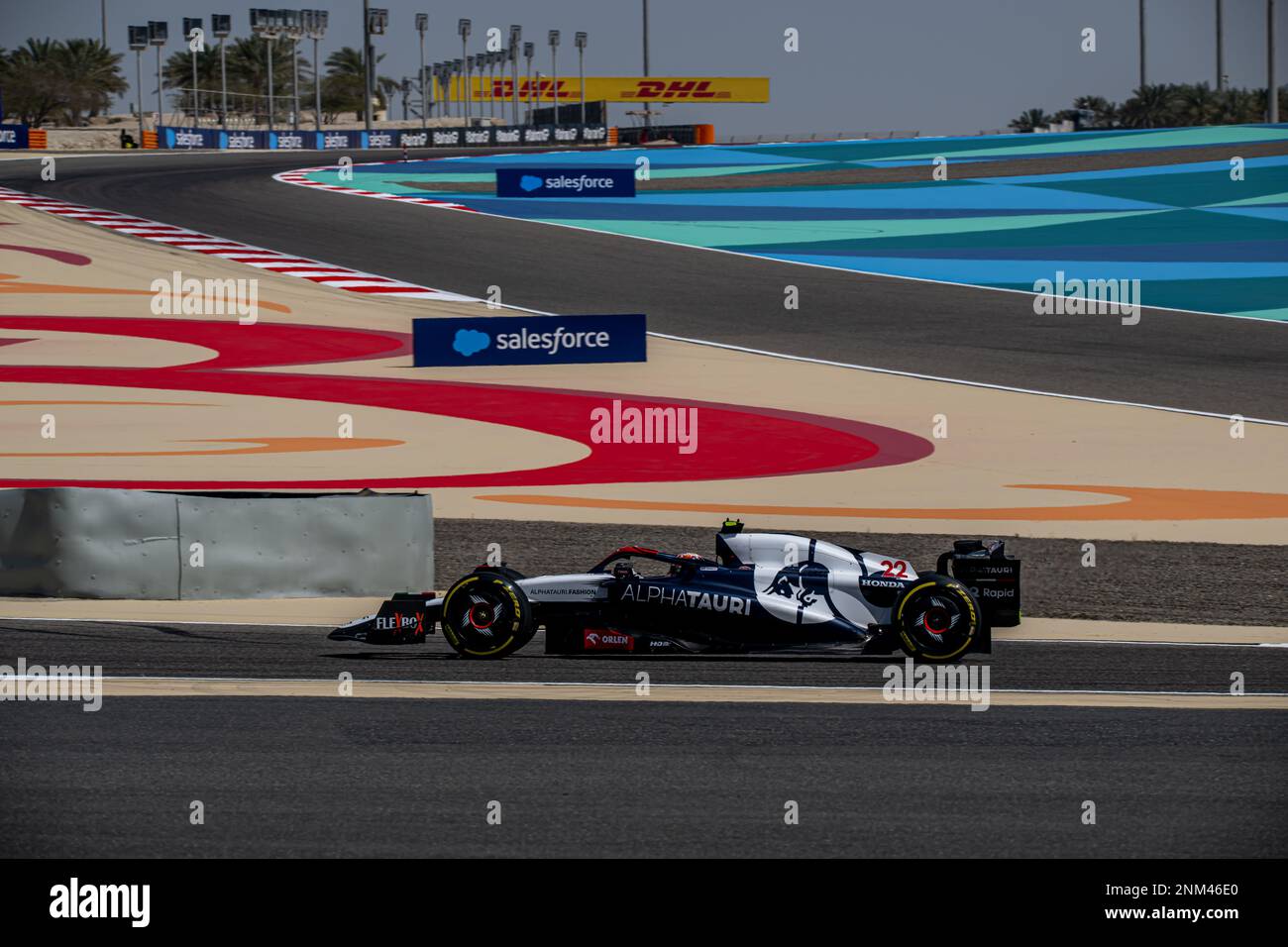 CIRCUITO INTERNAZIONALE BAHRAIN, BAHRAIN - 24 FEBBRAIO: Yuki Tsunoda, Scuderia AlphaTauri AT04 durante i test del Bahrain al Bahrain International Circuit il 24 febbraio 2023 a Sakhir, Bahrain. (Foto di Michael Potts/BSR Agency) Foto Stock