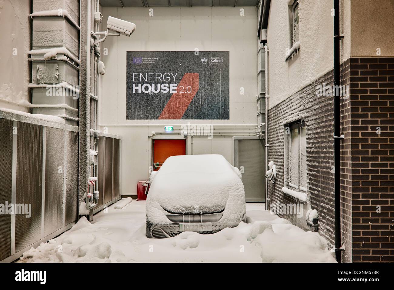 Neve finta al SALFORD University Energy House 2,0, che ha testato una casa moderna per contribuire a plasmare il futuro degli alloggi Foto Stock