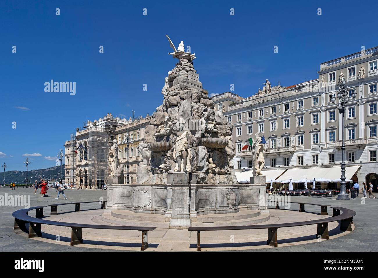 Fontana dei quattro continenti in Piazza Unità d'Italia / Piazza dell'unità d'Italia nel centro di Trieste, Friuli Venezia Giulia, Italia settentrionale Foto Stock