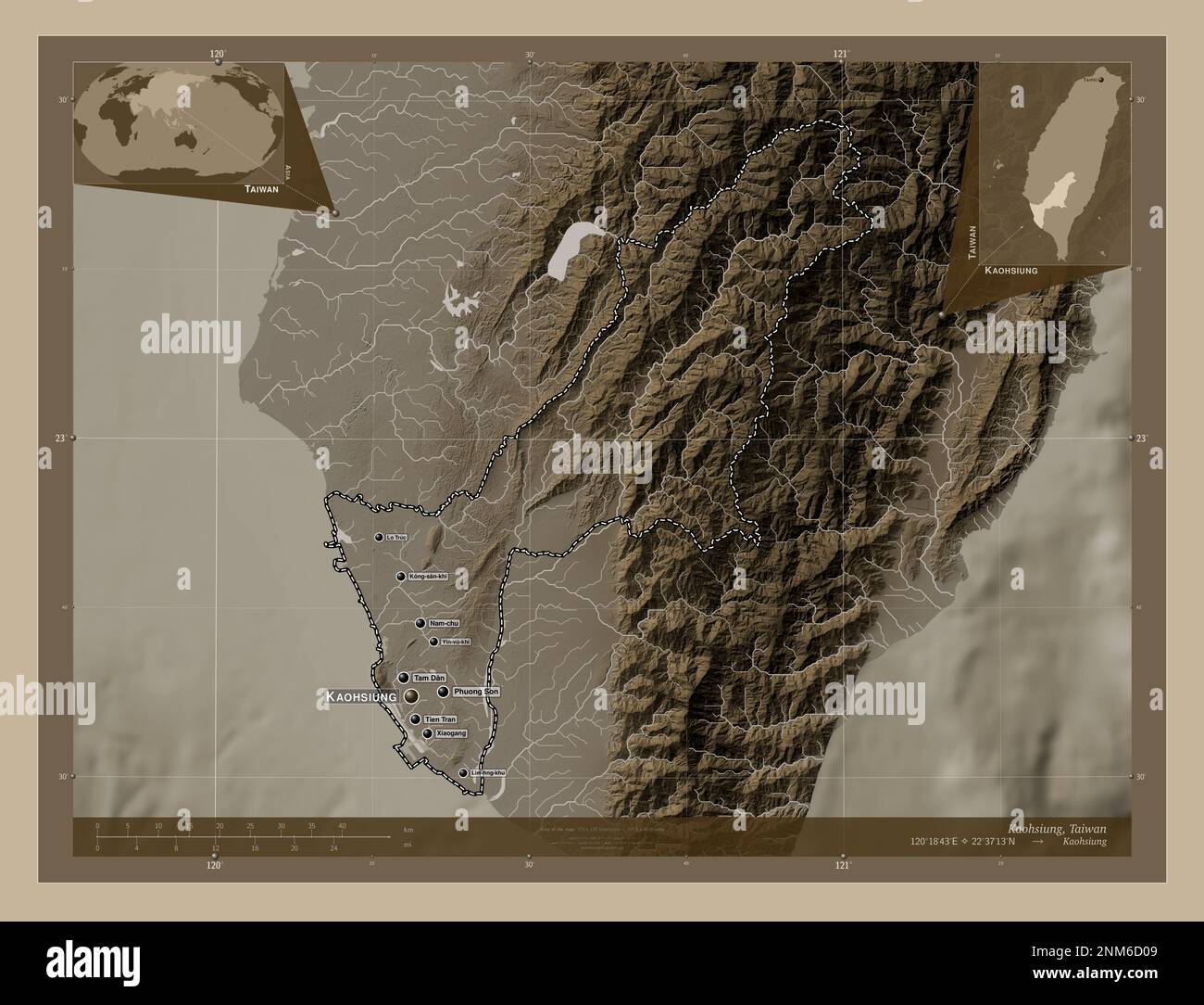 Kaohsiung, comune speciale di Taiwan. Mappa dell'altitudine colorata in tonalità seppia con laghi e fiumi. Località e nomi delle principali città del regi Foto Stock