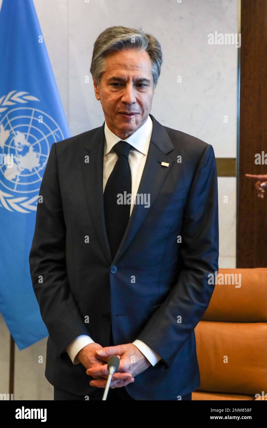 Segretario generale delle Nazioni Unite Antônio Guterres, destra, Stati Uniti Il Segretario di Stato Antony Blinken posa per i handshakes mentre si incontrano, venerdì 24 febbraio 2023 presso la sede delle Nazioni Unite. Credit: Brazil Photo Press/Alamy Live News Foto Stock