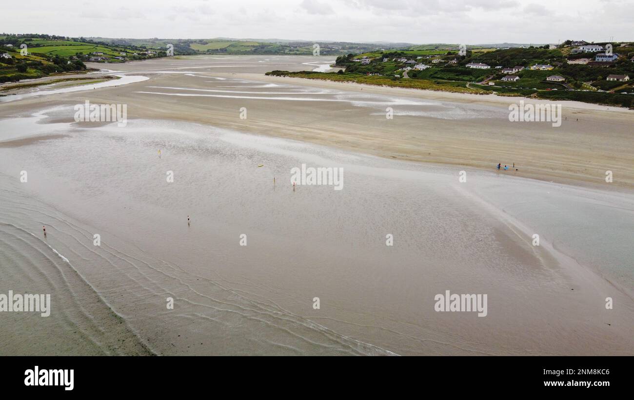 Inchydoney Beach in un giorno. Paesaggio sul mare. La famosa spiaggia di sabbia irlandese. La costa dell'Oceano Atlantico. Foto Stock
