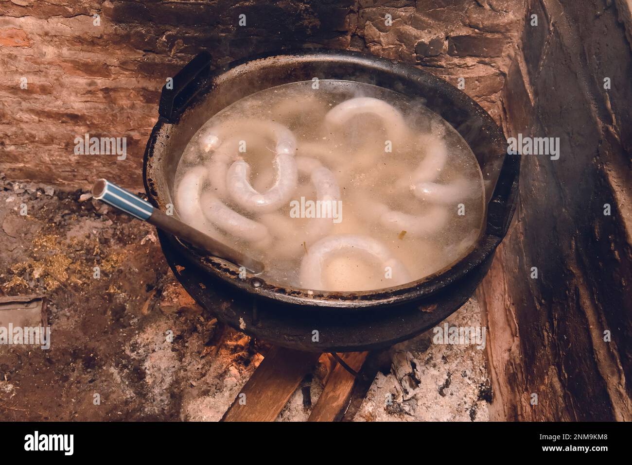 Salsicce fatte in casa, macellazione tradizionale argentina. Foto Stock