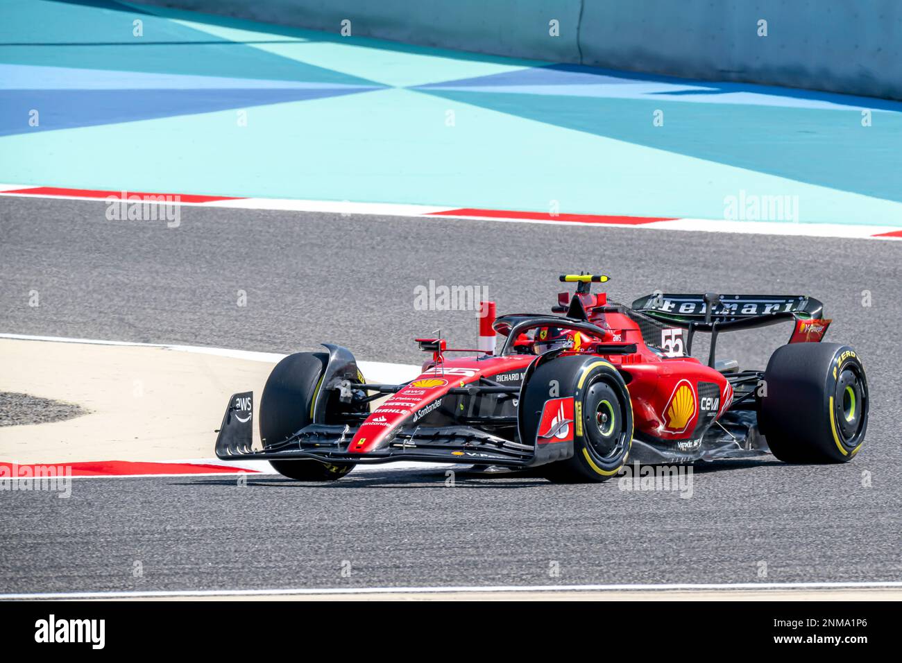 Sakhir, Bahrain, 24th febbraio 2023, Carlos Sainz, spagnolo, compete per la Scuderia Ferrari. Winter Testing, il test invernale del campionato di Formula 1 2023. Credit: Michael Potts/Alamy Live News Foto Stock