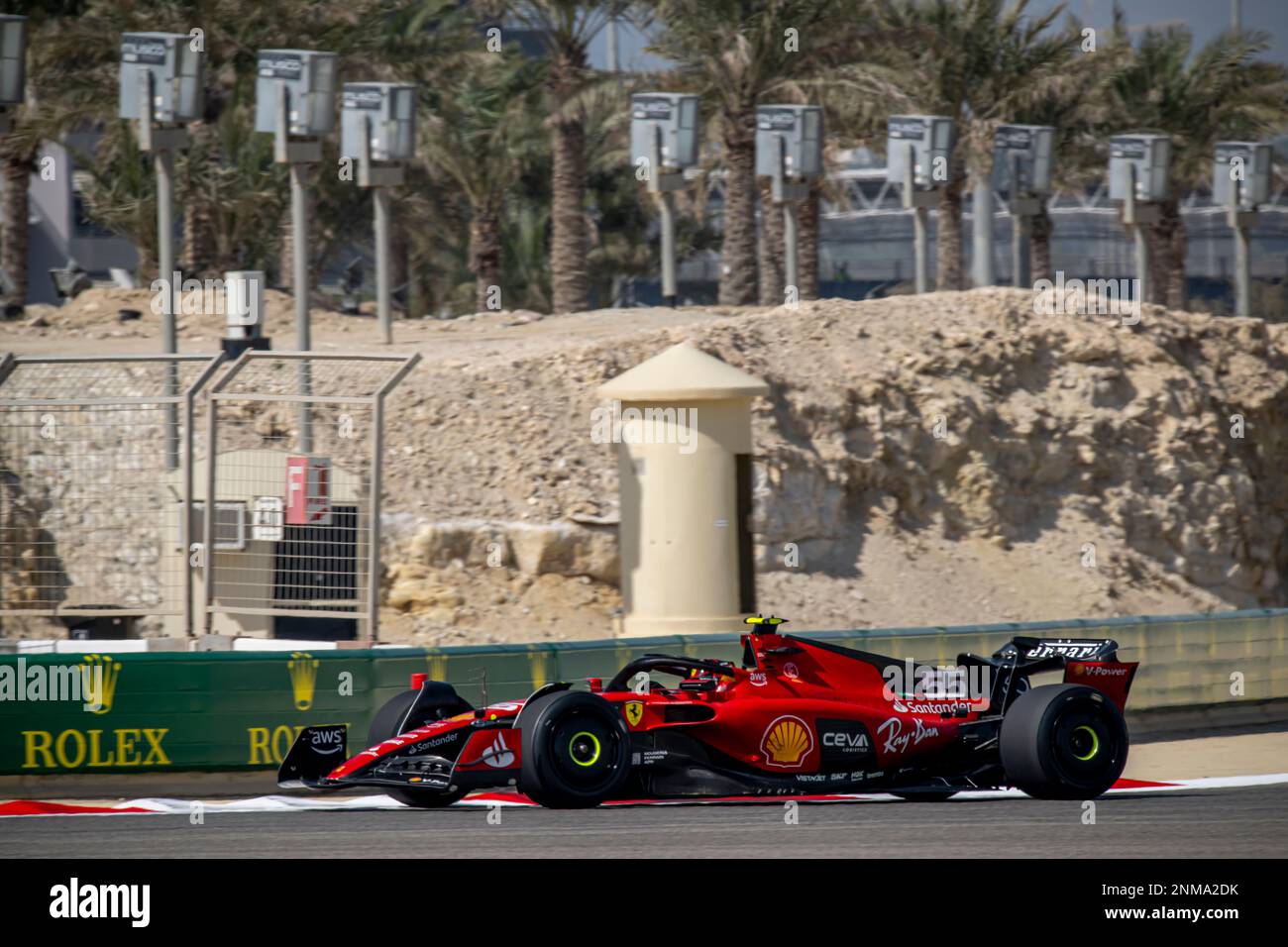Sakhir, Bahrain, 24th febbraio 2023, Carlos Sainz, spagnolo, compete per la Scuderia Ferrari. Winter Testing, il test invernale del campionato di Formula 1 2023. Credit: Michael Potts/Alamy Live News Foto Stock