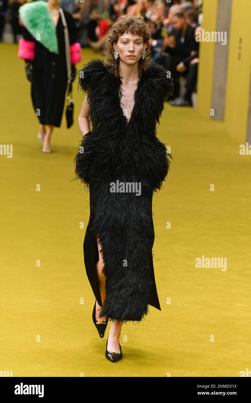 Milano, Italia. 24th Feb, 2023. GUCCI Autunno-Inverno 2023-2024 durante la settimana della Moda di Milano il 2023 febbraio - Milano; Italia 24/02/2023 Credit: dpa/Alamy Live News Foto Stock